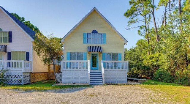 Creekfront Dauphin Island Cottage: Walk to Gulf!, Varaa Lomakoti Huvilat kohteessa Alabama, Villa