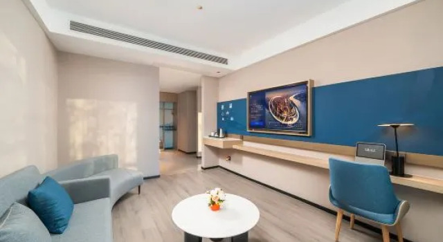 Люкс Premier Kyriad Marvelous Hotel