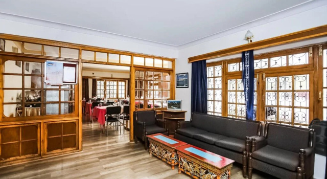 Hotel Three Roses, Забронировать Отель Отели Джамму и Кашмира с завтраком, Завтраки