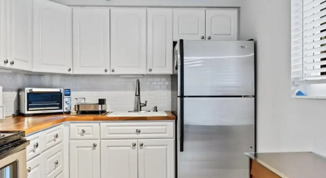 Wilton Manors 2BR Charm Walk to the Drive, Забронировать Апартаменты/квартира Отели Форт-Лодердейл с парковкой, Парковка