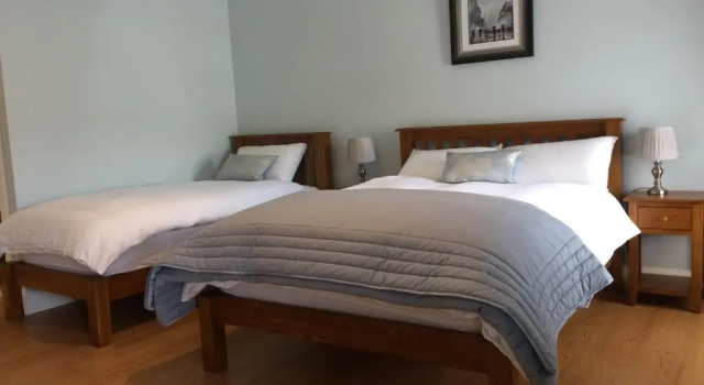 Коттедж с 2 комнатами Cornerstone 2 Bed Townhouse