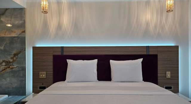 Travelodge by Wyndham Fullerton Near Anaheim