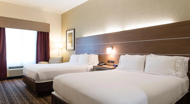 Четырёхместный номер Standard Holiday Inn Express Hotel & Suites Walterboro I-95