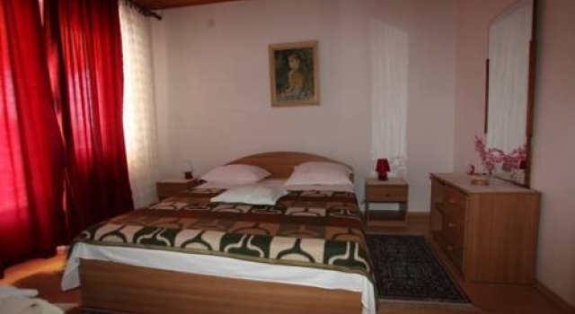 Apartments & Rooms Zlatica Hvar, Забронировать Апартаменты/квартира Отели Хвара с парковкой, рядом с Church of the Holy Spirit Hvar, Парковка