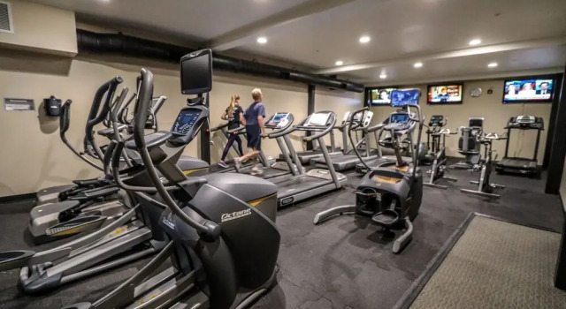 Mammoth Ski & Racquet Club #4 1 Bedroom Condo by RedAwning