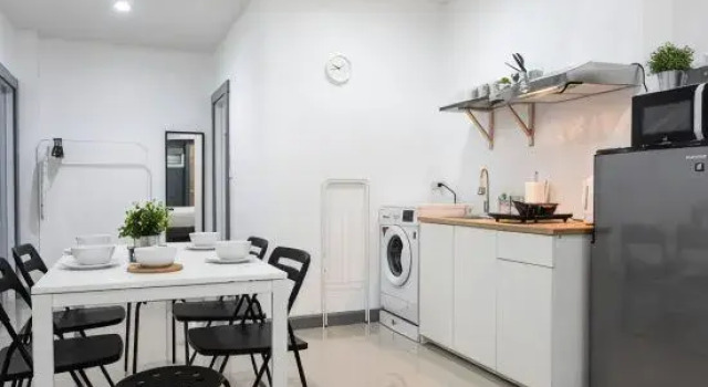 P1 Silom Pan large room full kitchen WIFI 4-6pax, Забронировать Отель Отели Бангкока с парковкой, рядом с Спа-центр Health Land Сатхорн, Парковка