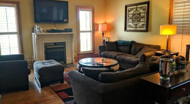 Landmark House 5 Bedroom Home by Redawning
