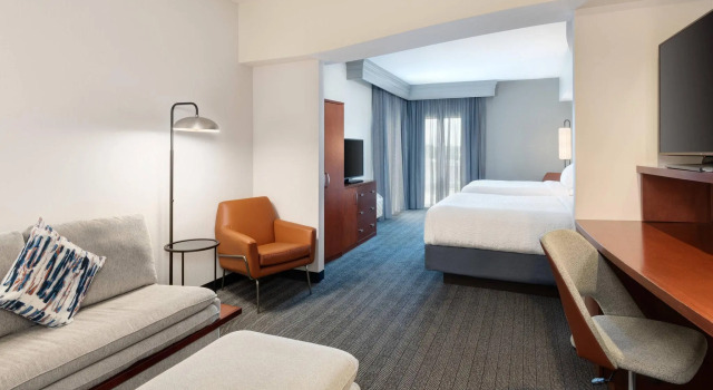 Четырёхместный люкс c 1 комнатой Courtyard By Marriott Little Rock North