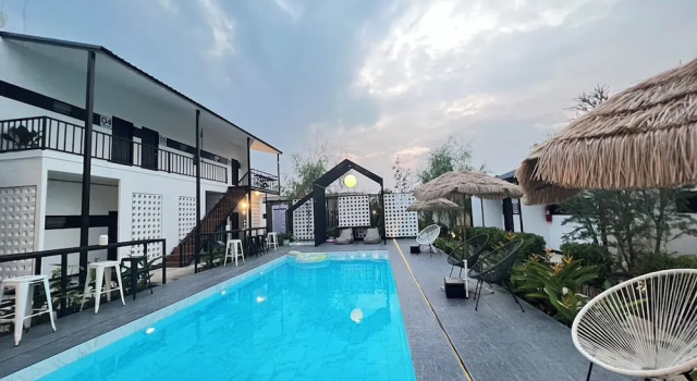 Penguin Villa Resort & Bistro, Rezervovat Lázně / Resort Hotely v Ratchaburi s bazénem, Bazén