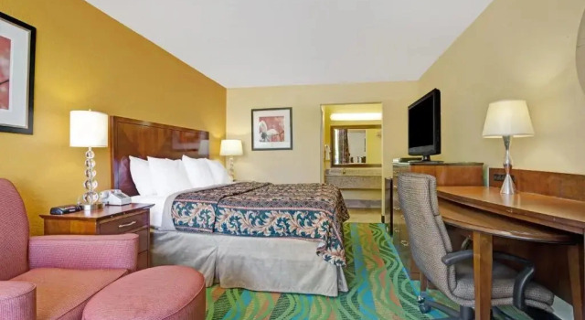 Шестиместный номер Standard Days Inn by Wyndham Norfolk Military Circle