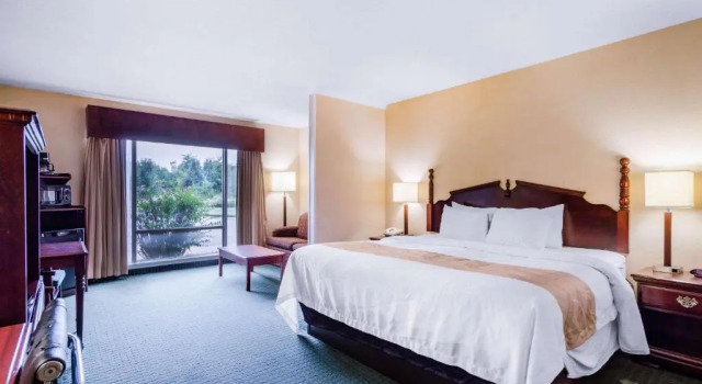 Номер Superior Quality Inn & Suites Carthage near Precious Moments Chapel