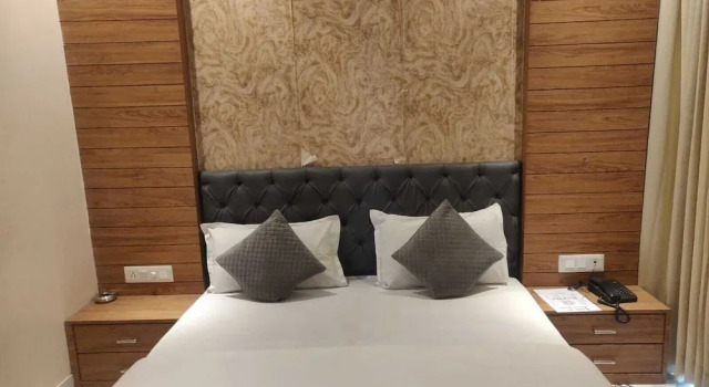Capital O 81305 Hotel Ekana, Забронировать Отель Отели штата Раджастхана с парковкой, Парковка