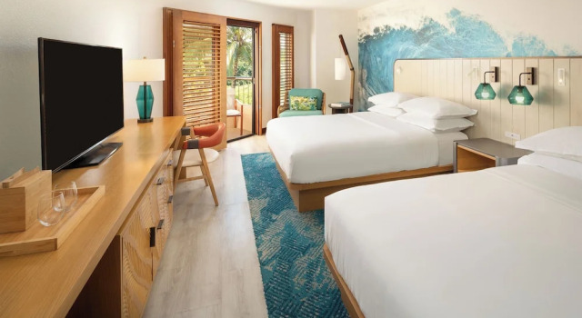 Четырёхместный номер Standard с балконом Sheraton Kauai Coconut Beach Resort