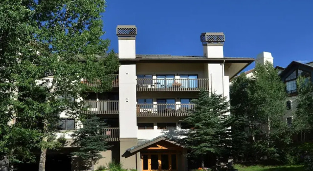 Townsend Place B202 1 Bedroom Condo by RedAwning