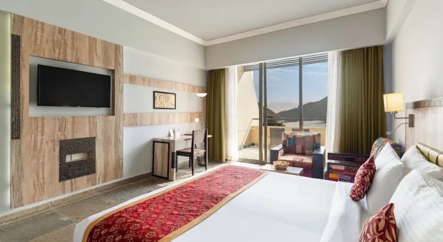 Номер Deluxe с балконом и с видом на озеро Via Lakhela Resort & Spa