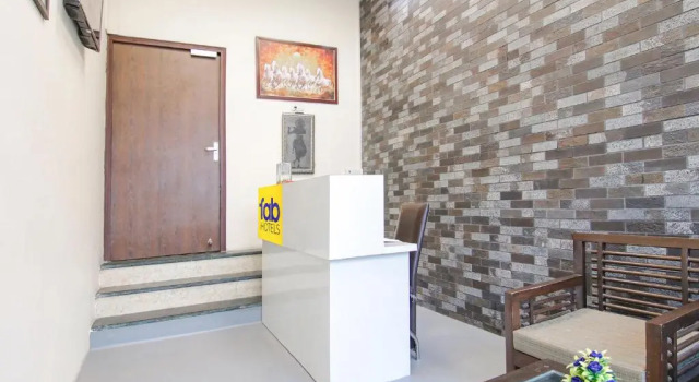 Fabhotel Rivlet Inn