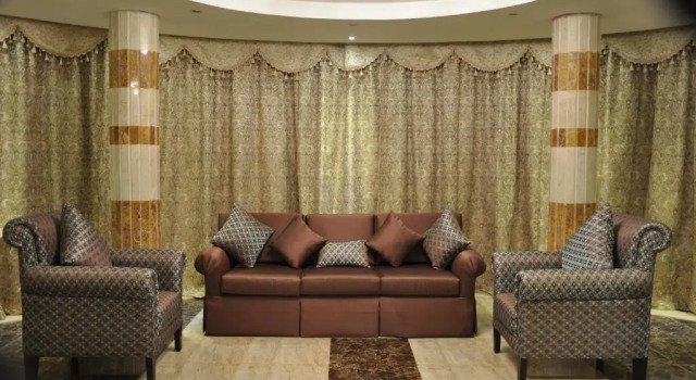 Al Bustan Crown Hotel 2, Rezervați Hotel Arar Northern Borders