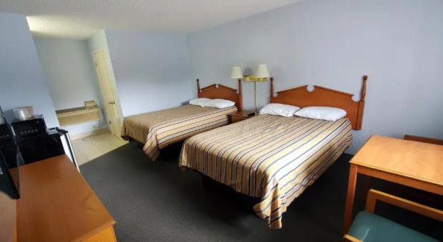 Четырёхместный номер Standard Lakeview Inn & Suites Okeechobee