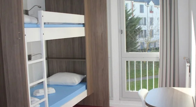 Кровать в общем номере (женский номер) Auberge de Jeunesse Orléans Centre Ville - Hostel