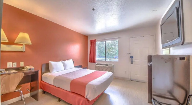 Двухместный номер Standard Motel 6 San Antonio, TX - Fiesta