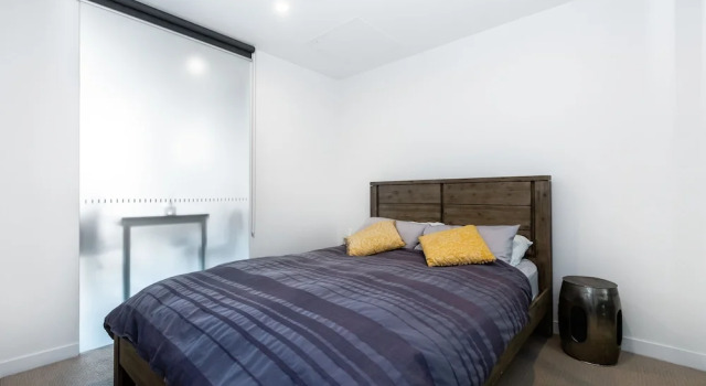Апартаменты с балконом и с видом на город Sky 1 BDR South Yarra Apartment