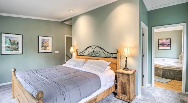 Апартаменты Spacious Breck Gem w/ Hot Tub: Walk to Ski Shuttle