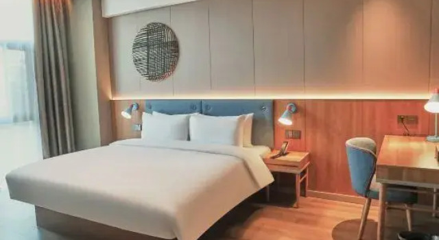 Люкс Homeinn · neo (Xiangyang Renmin Road Walmart)