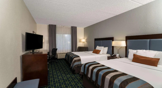 Четырёхместный номер Standard Wingate by Wyndham Fletcher at Asheville Airport
