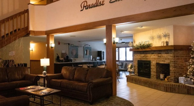 Paradise Shores Resort, Boek Resort Holcombe Wisconsin
