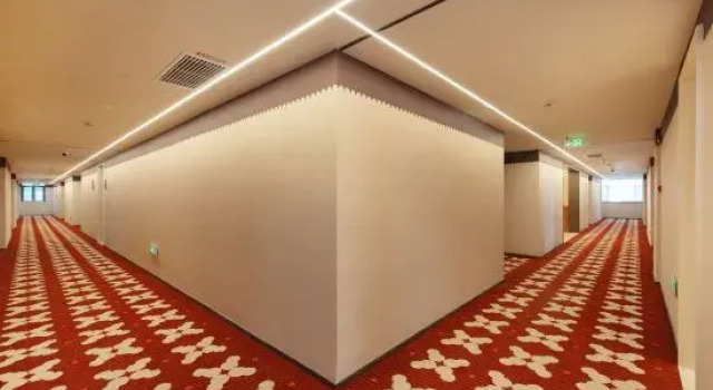 Hello Hotel（Wuhan skp Chuhehanjie Branch), Забронировать Отель Отели Уханя с парковкой, рядом с Madame Tussauds Wuhan, Парковка