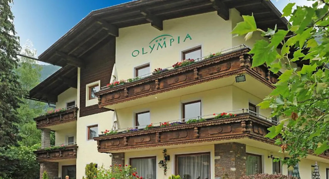 Трёхместный номер Standard с балконом и с красивым видом из окна Pension Olympia