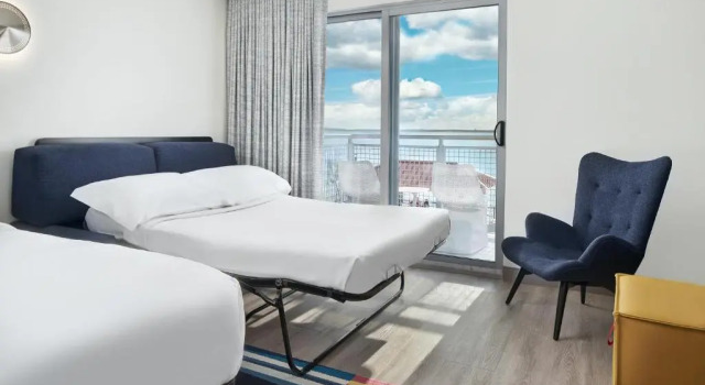 Четырёхместный номер Standard с видом на воду Aloft by Marriott Ocean City