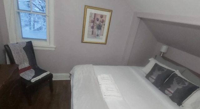 Blue Spruce Bed and Breakfast Muskoka, Book Hotel Gravenhurst Muskoka