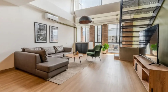 w Stylish Duplex in Laureles, Забронировать Апартаменты/квартира Laureles Медельин, рядом с Парк Белен