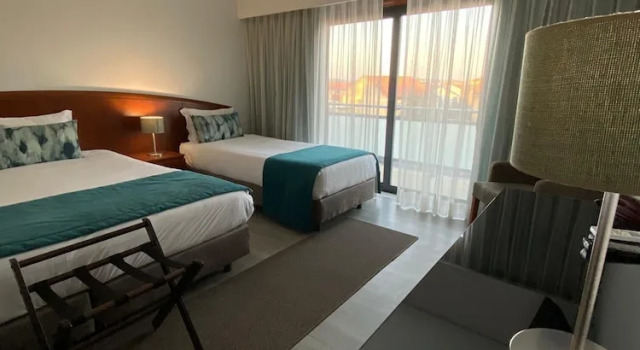 Трёхместный номер Standard с балконом Apulia Praia Hotel