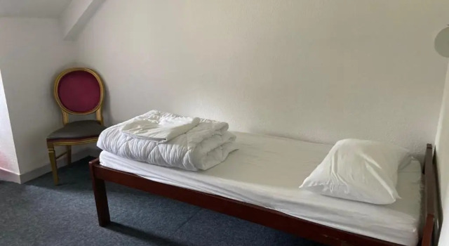 Кровать в общем номере Auberge de la Vallée dOssau