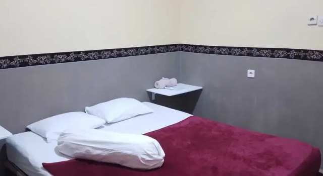 Economy Zimmer HALFWAY House