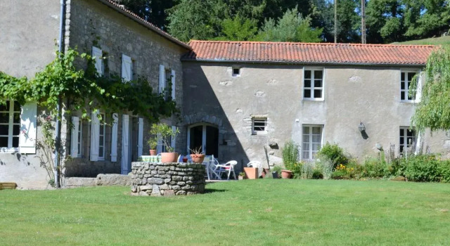 L'Escale Des 2 Eaux, Rezerwuj Hotel Mortagne-sur-Sevre 