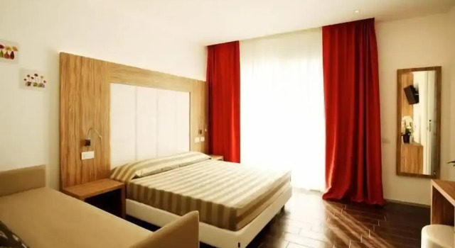 Трёхместный номер Standard с балконом Hotel Fantasy