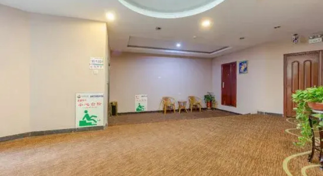 Tiandi Renhe Chain Hotel (Jiefang Road East Bus Station), Prenota Hotel Hotel a Shandong con parcheggio, Parcheggio