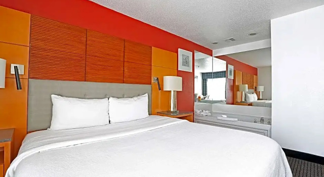 Люкс с видом на город Days Inn by Wyndham Calumet Park