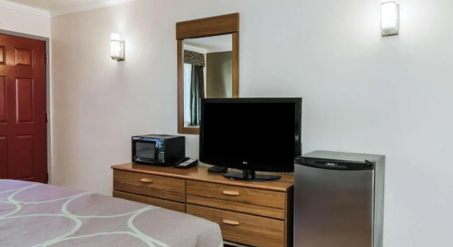 Номер Standard Super 8 by Wyndham Visalia