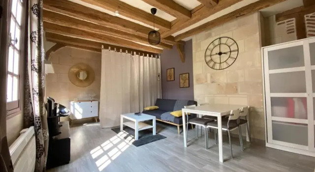 Апартаменты Typical apartment in the heart of the city with WiFi