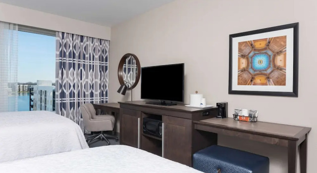 Четырёхместный номер Accessible Hampton Inn & Suites Indianapolis-Keystone, IN