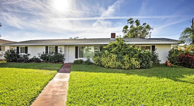 Коттедж Pet-friendly Daytona Beach Home, Walk to the Ocean