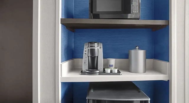 Четырёхместный люкс Holiday Inn Express & Suites Woodside LaGuardia Airport