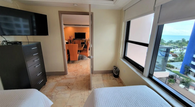 Апартаменты Alexander 807 5 Bedroom Apts by RedAwning