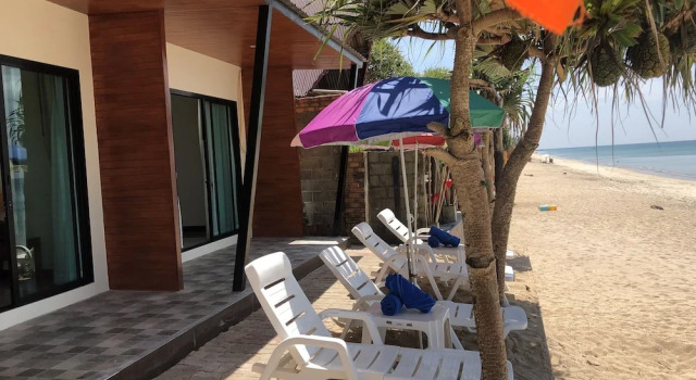Двухместный номер Standard с балконом Lanta Seafront Resort