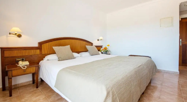 Двухместный номер Standard с балконом Hotel Playa Mondrago