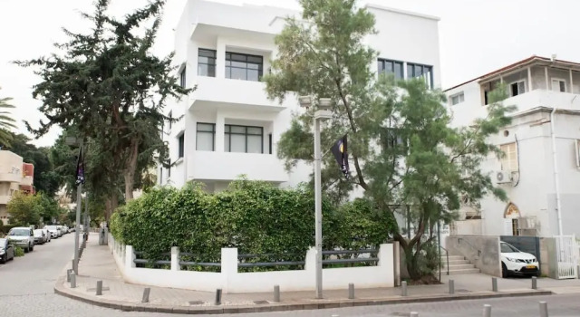 Charming 3 BDR Aptartment Near the Beach TL51, Забронировать Отель Тель-Авив Тель-Авивский округ, рядом с Independence Hall Museum